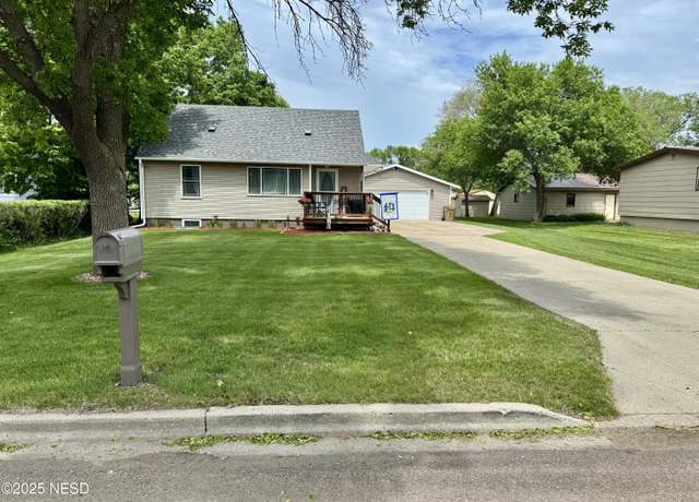 Property at 1117 4th Ave NW, Watertown, SD 57201, 3 beds, 1 bath