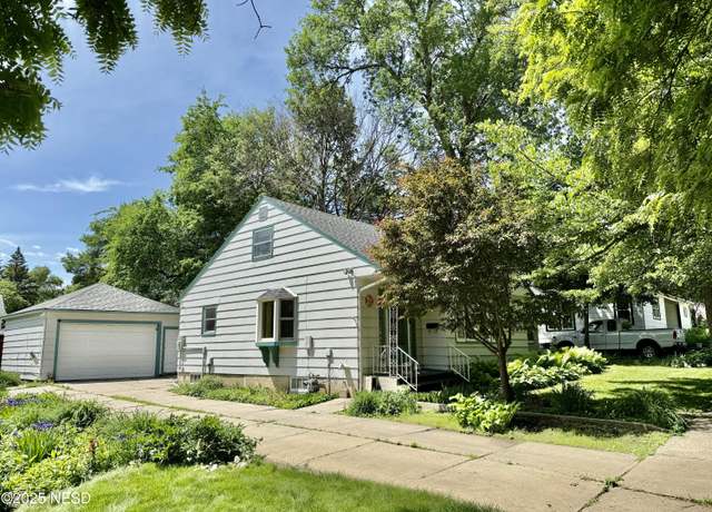 Property at 58 5th Ave NW, Watertown, SD 57201, 3 beds, 3 baths