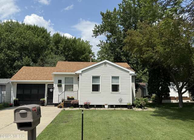 Property at 1315 1st Ave SE, Watertown, SD 57201, 2 beds, 1 bath