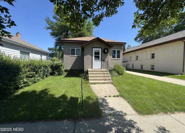 Property at 207 4th Ave SW, Watertown, SD 57201, 2 beds, 1 bath