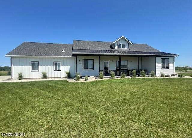 Property at 2005 Boulder Ridge Dr, Watertown, SD 57201, 5 beds, 3.5 baths
