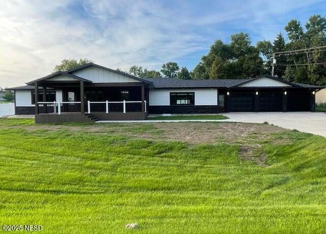 Property at 711 8th St W, Clear Lake, SD 57226, 4 beds, 3.5 baths