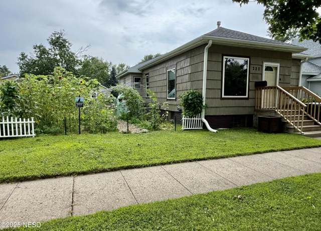 Property at 222 2nd Ave SW, Watertown, SD 57201, 3 beds, 2 baths