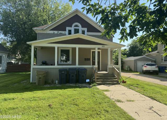 Property at 612 E Kemp Ave, Watertown, SD 57201, 6 beds, 3 baths