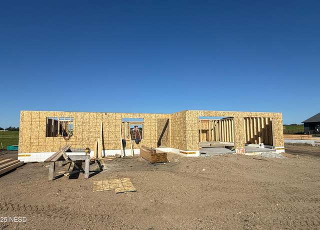 Property at 1719 36th St SW, Watertown, SD 57201, 3 beds, 2 baths