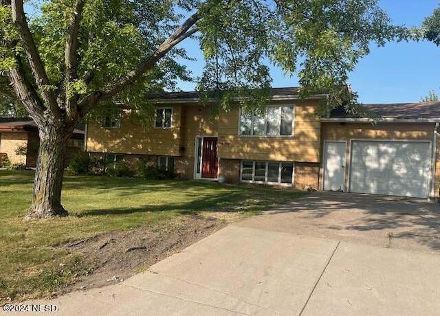 Property at 804 S Viola St, Milbank, SD 57252, 5 beds, 2 baths