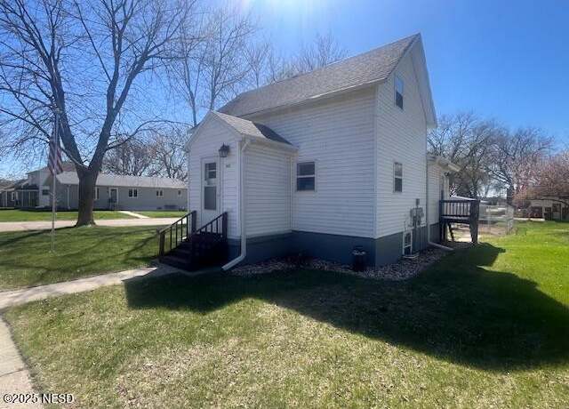 Property at 812 S 2nd St, Milbank, SD 57252, 3 beds, 1 bath