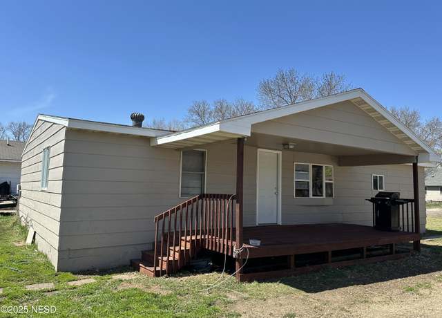 Property at 1114 4th Ave NW, Watertown, SD 57201, 3 beds, 2 baths