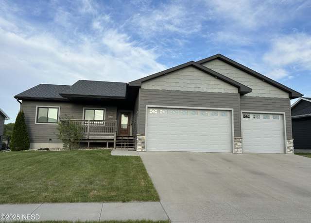 Property at 1360 27th St NE, Watertown, SD 57201, 5 beds, 3 baths