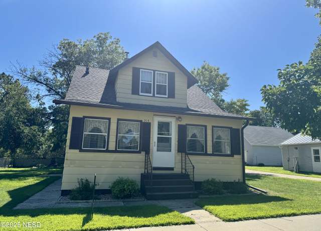 Property at 514 4th Ave SE, Watertown, SD 57201, 2 beds, 1 bath