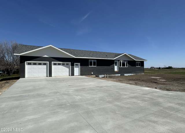Property at 205 Elmwood Dr, Sisseton, SD 57262, 3 beds, 2 baths