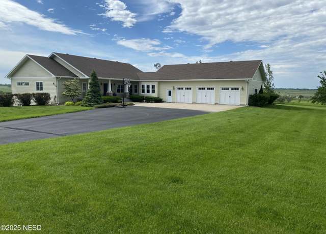 Property at 45923 170th St, Watertown, SD 57201, 4 beds, 4 baths