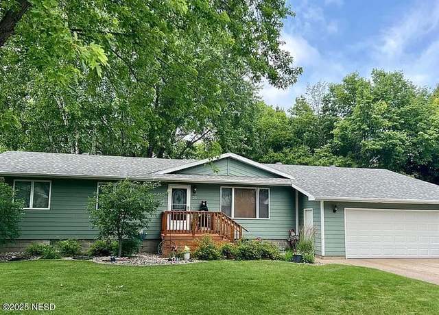 Property at 26 Sunrise Dr, Watertown, SD 57201, 4 beds, 2.5 baths