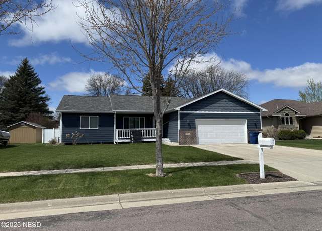 Property at 1417 N Park St, Watertown, SD 57201, 4 beds, 2 baths