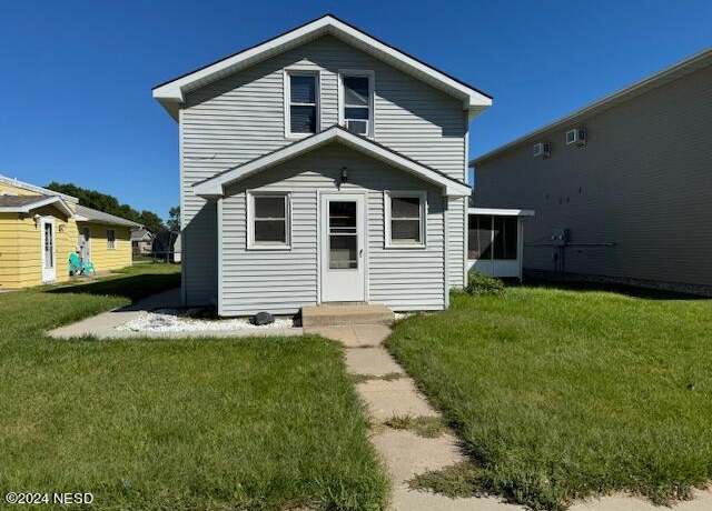 Property at 1105 3rd Ave NW, Watertown, SD 57201, 3 beds, 1 bath