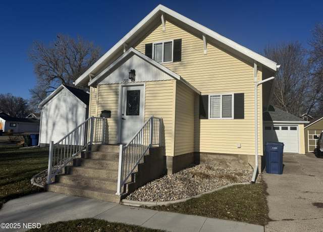 Property at 705 Broadway St N, Watertown, SD 57201, 3 beds, 2.5 baths