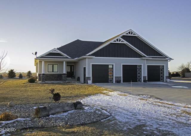 Property at 2015 47th St SW, Watertown, SD 57201, 3 beds, 2 baths