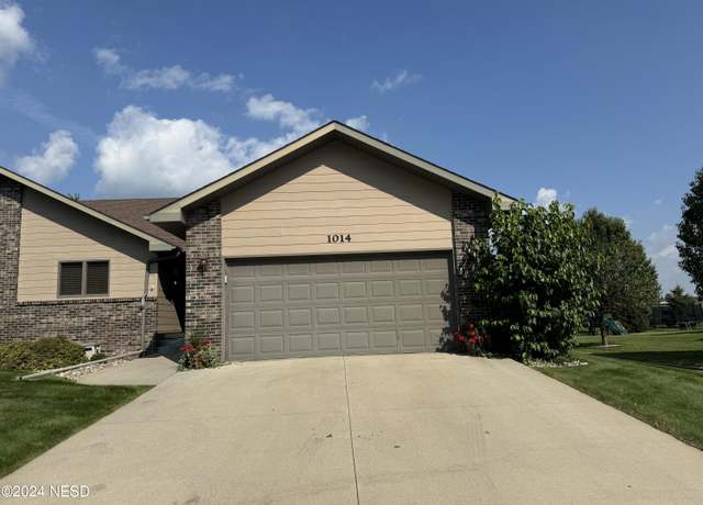 Property at 1014 37th St NW, Watertown, SD 57201, 4 beds, 3 baths
