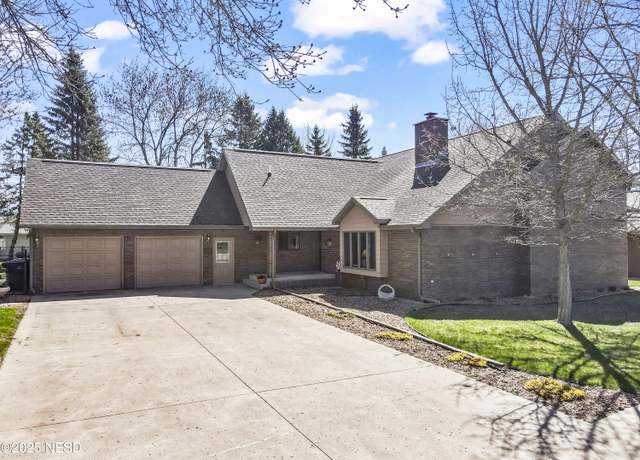 Property at 66 Sunrise Dr, Watertown, SD 57201, 4 beds, 3 baths