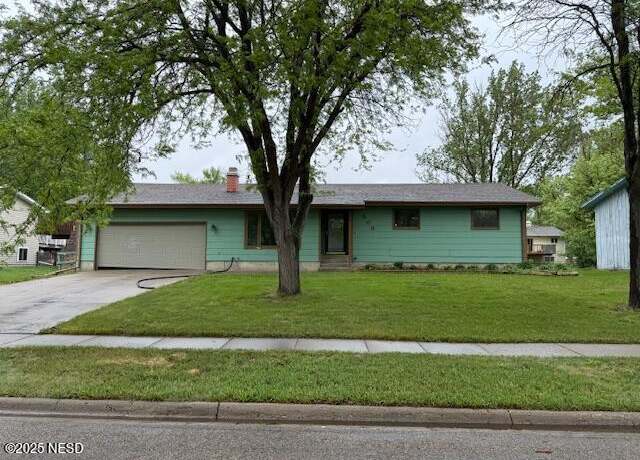 Property at 509 20th Ave NE, Aberdeen, SD 57401, 4 beds, 2.5 baths