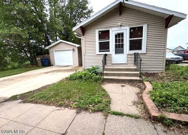 Property at 112 7th Ave SE, Watertown, SD 57201, 2 beds, 2 baths