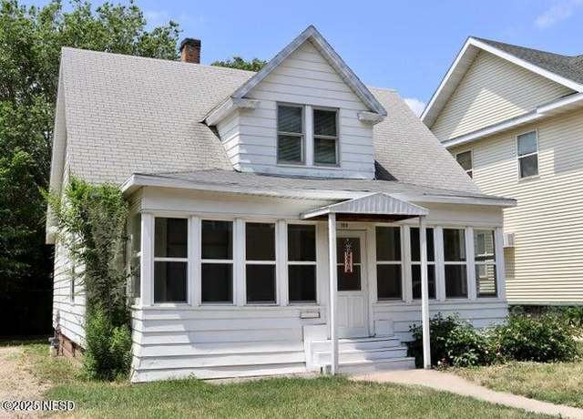 Property at 109 1st St SW, Watertown, SD 57201, 4 beds, 2 baths