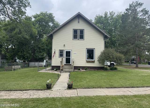 Property at 612 5th St W, Clear Lake, SD 57226, 3 beds, 2 baths