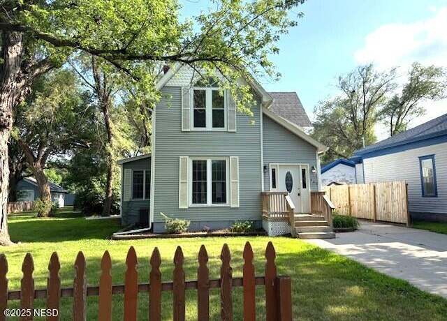 Property at 468 5th St SW, Huron, SD 57350, 3 beds, 2 baths
