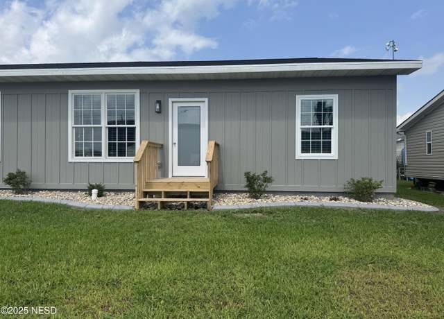 Property at 1819 4th Ave SW, Watertown, SD 57201, 2 beds, 1 bath