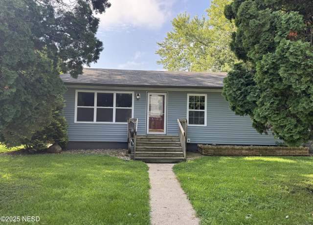 Property at 618 2nd Ave NE, Watertown, SD 57201, 3 beds, 2 baths