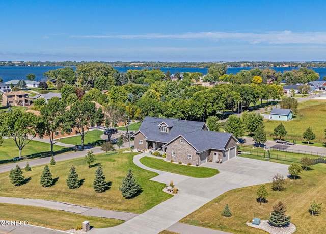 Property at 858 S Lake Dr, Watertown, SD 57201, 5 beds, 3.5 baths