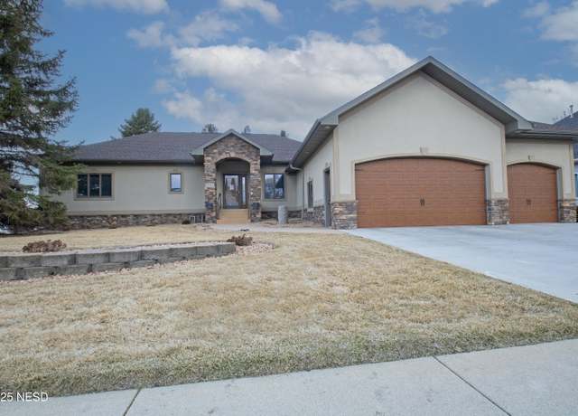 Property at 1111 17th St NE, Watertown, SD 57201, 3 beds, 2.5 baths