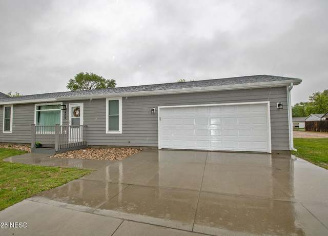 Property at 409 8th St NW, Watertown, SD 57201, 2 beds, 2 baths
