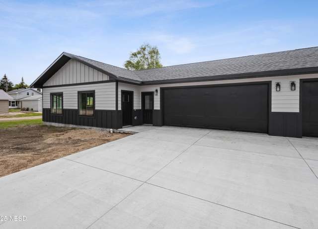 Property at 323 11th St NW, Watertown, SD 57201, 2 beds, 2 baths
