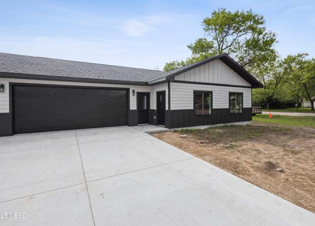 Property at 325 11th St NW, Watertown, SD 57201, 2 beds, 2 baths