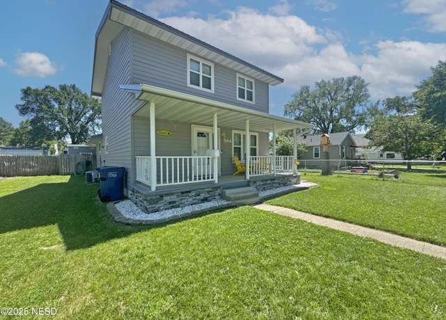 Property at 504 7th St SE, Watertown, SD 57201, 4 beds, 2 baths