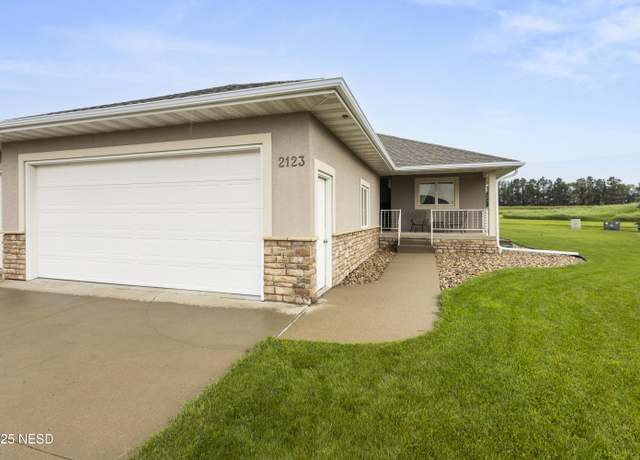 Property at 2123 Palisades Ln, Watertown, SD 57201, 2 beds, 2 baths