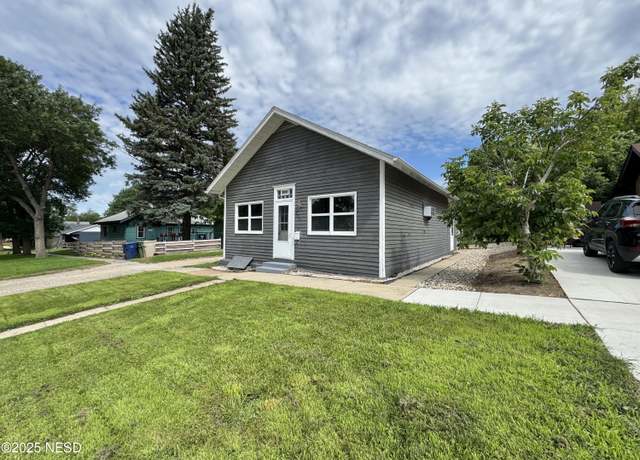 Property at 309 4th Ave NE, Watertown, SD 57201, 2 beds, 1 bath