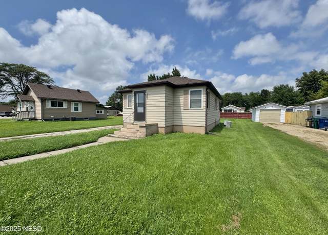 Property at 107 8th Ave SE, Watertown, SD 57201, 2 beds, 1 bath