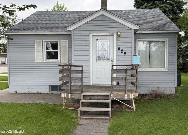 Property at 525 10th St SE, Watertown, SD 57201, 2 beds, 1 bath