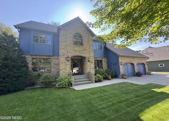 Property at 714 Jonathan Dr, Watertown, SD 57201, 5 beds, 3.5 baths