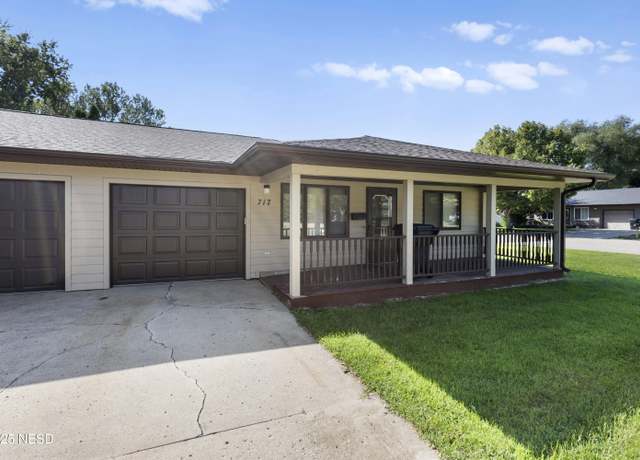 Property at 717 11th St NE, Watertown, SD 57201, 2 beds, 1 bath