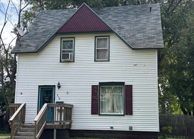 Property at 316 N Park St, Watertown, SD 57201, 4 beds, 1 bath
