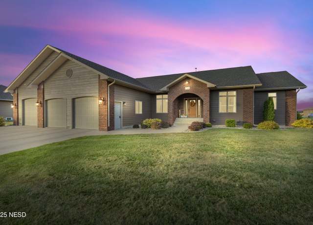 Property at 2304 Grant Dr NW, Watertown, SD 57201, 5 beds, 3 baths