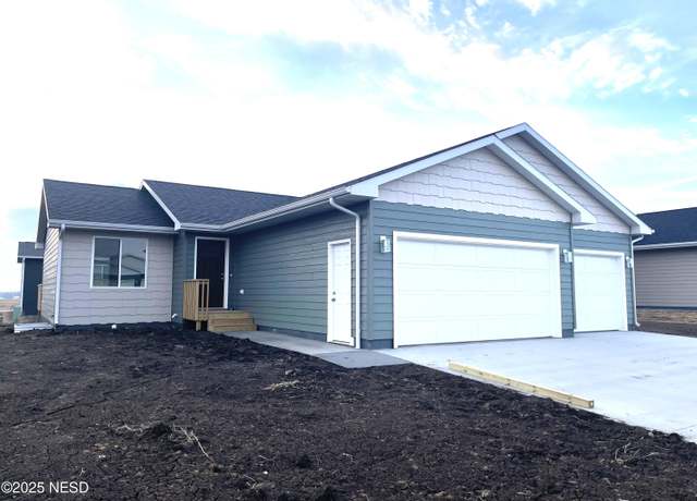 Property at 12 27th St SW, Watertown, SD 57201, 2 beds, 1 bath