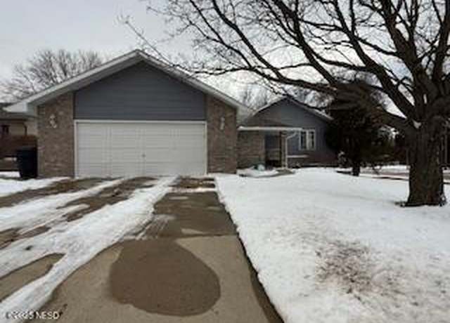 Property at 1104 10 Ave NE, Watertown, SD 57201, 4 beds, 2 baths