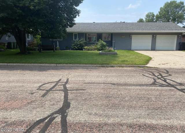 Property at 1137 Skyline Dr, Watertown, SD 57201, 2 beds, 2 baths