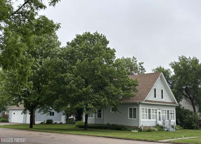 Property at 412 S 6th St, Milbank, SD 57252, 3 beds, 1.5 baths