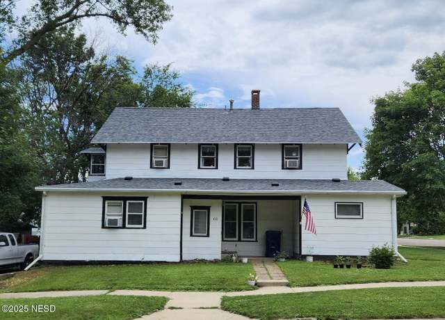 Property at 426 1st St NW, Watertown, SD 57201, 5 beds, 3 baths
