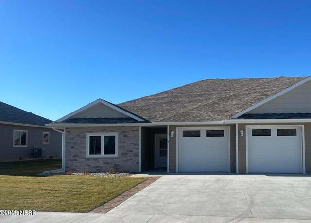 Property at 2112 2nd Ave SE #2, Watertown, SD 57201, 3 beds, 2 baths
